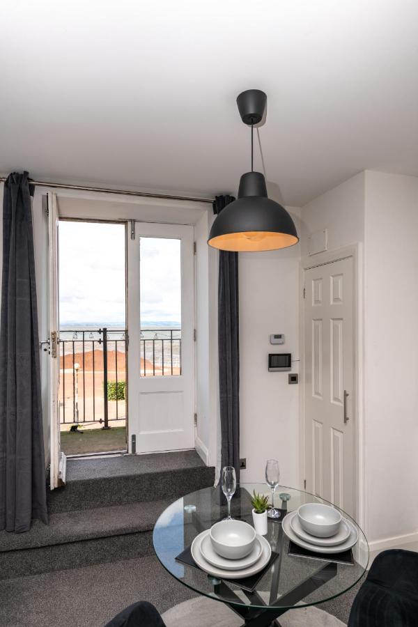 The Croston Balcony Apartment- Morecambe Central Promenade, Beach Front And Sea Views Buitenkant foto